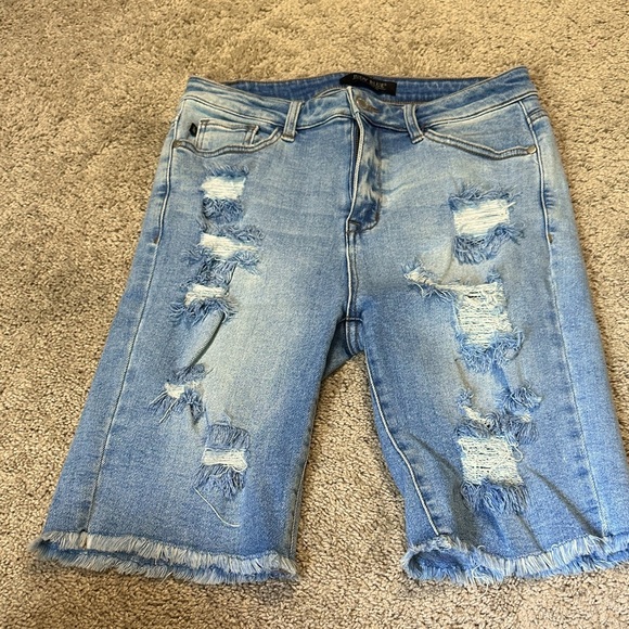 Judy Blue Denim Bermuda Shorts Large Distressed - Picture 1 of 5